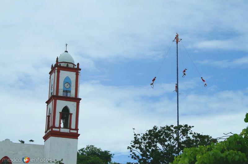 Fotos de Papantla, Veracruz: IGLESIA DE PAPANTLA,VERACRUZ, Y VOLADORES