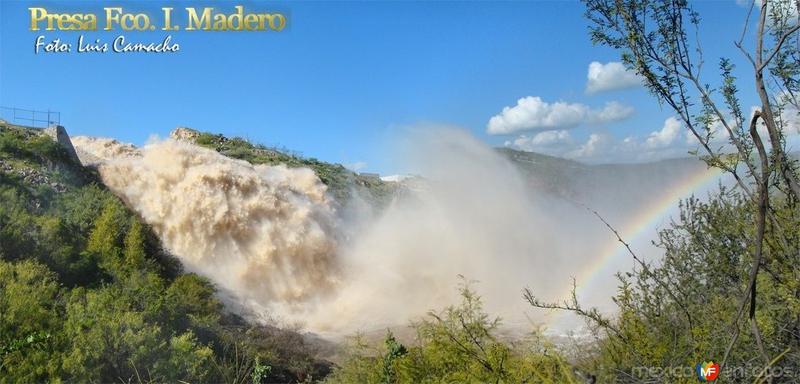 Fotos de Rosales, Chihuahua: Presa Fco. I. Madero las virgenes vertedero derramando brisa crea hermoso arcoiris