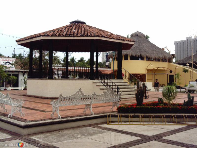 Fotos de Ixtapa Zihuatanejo, Guerrero: PLAZA PRINCIPAL