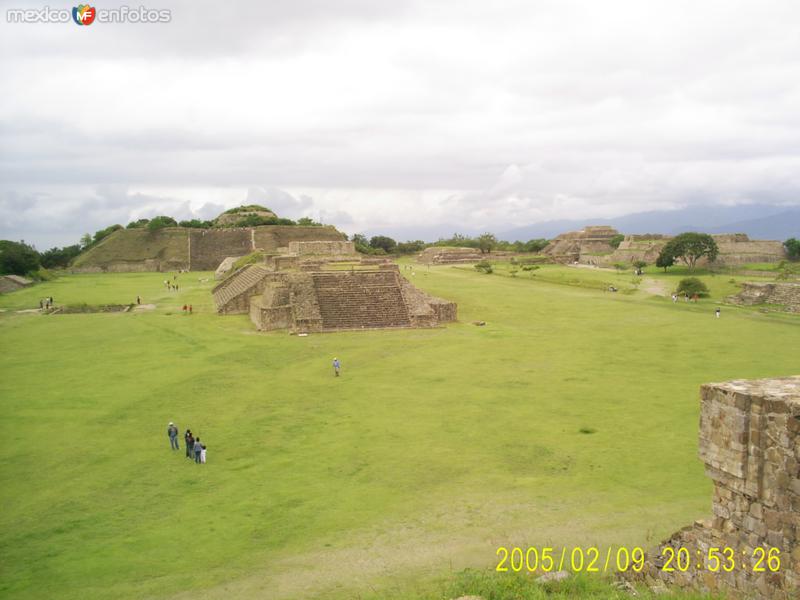 Fotos de Monte Albán, Oaxaca: PLAZOLETAS Y CONSTRUCCIONES