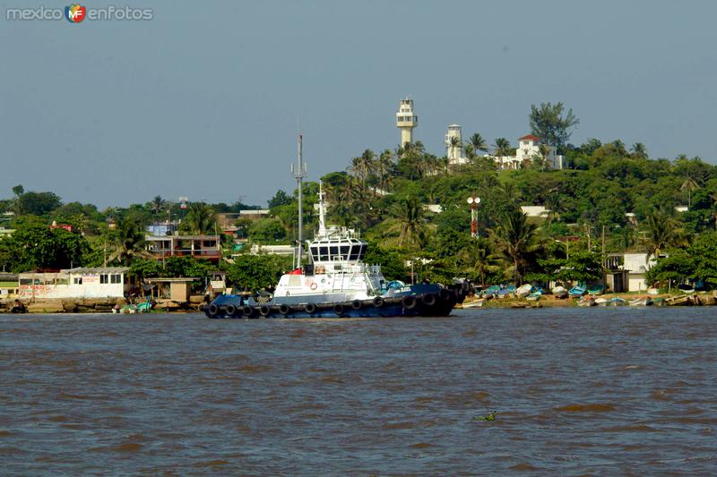 Fotos de Coatzacoalcos, Veracruz: Faro Villa Allende y remolcador