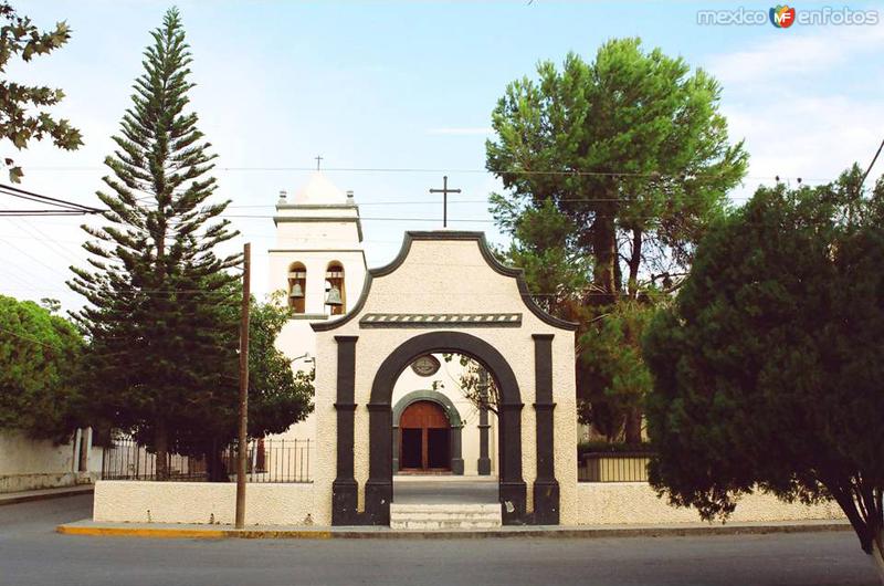 Fotos de Hualahuises, Nuevo León: IGLESIA DE SAN CRISTOBAL