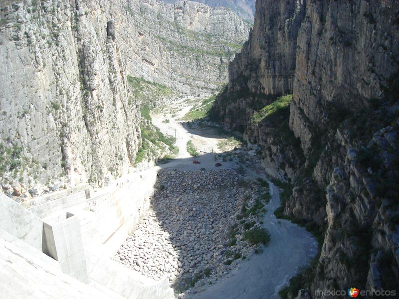 Fotos de Santa Catarina, Nuevo León: la presa rompepicos