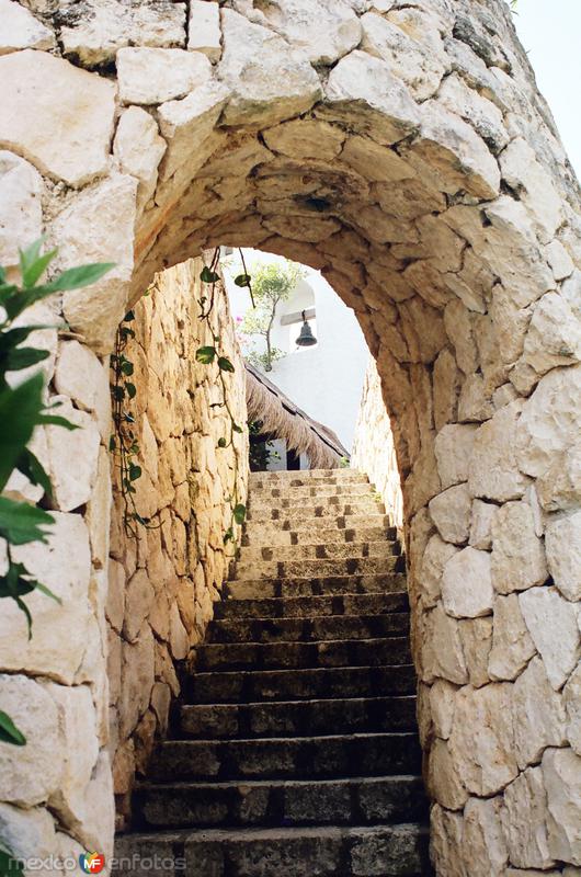 Fotos de Xcaret, Quintana Roo: ESCALERA PARA SUBIR A LA IGLESIA