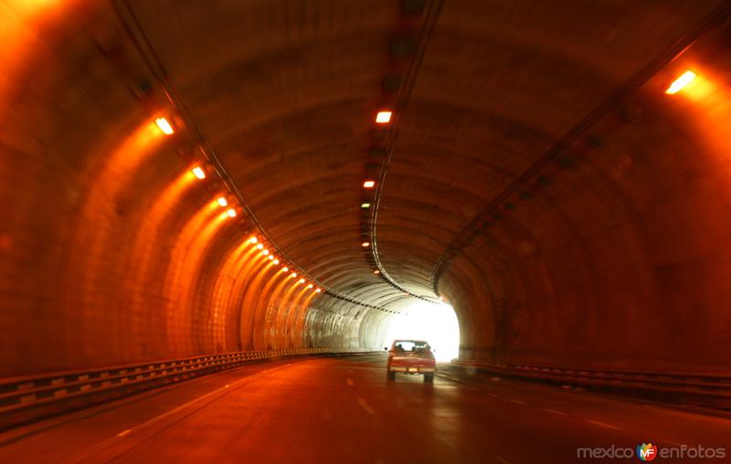 Fotos de Arteaga, Coahuila: TUNEL EN AUTOPISTA LOS CHORROS