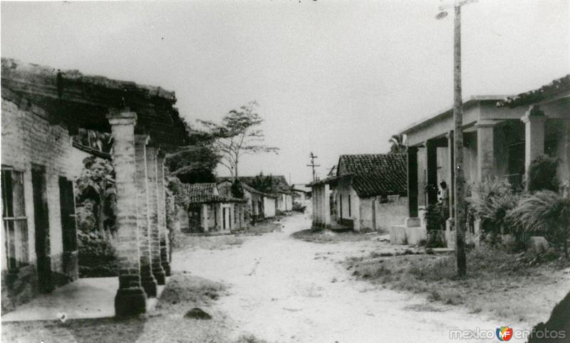 Fotos de Acayucan, Veracruz: 1946, Calle Moctezuma esq. Vicente Guerrero.