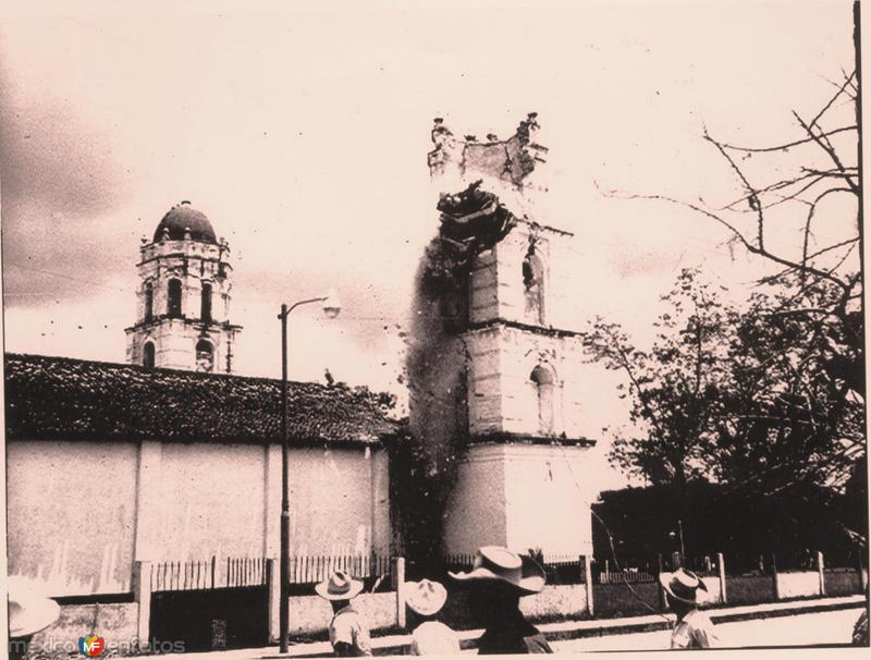 Fotos de Acayucan, Veracruz: 1960-65, Demolición de la antigua parroquia 