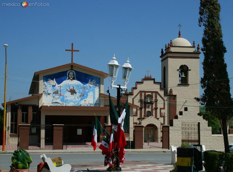 Fotos de China, Nuevo León: PLAZA PRINCIPAL E IGLESIA DE CHINA