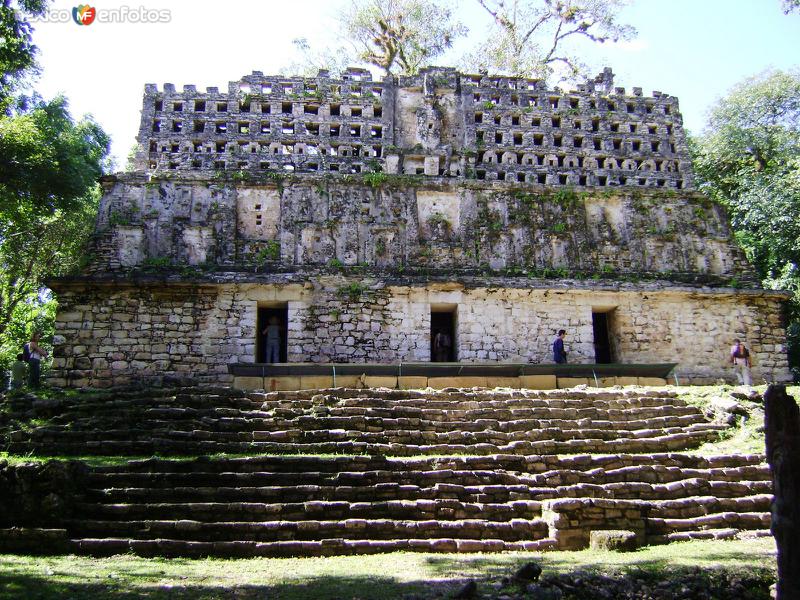 Fotos de Yaxchilán, Chiapas: PIRAMIDE PRINCIPAL CORONADA-YAXCHILAN-MEXICO