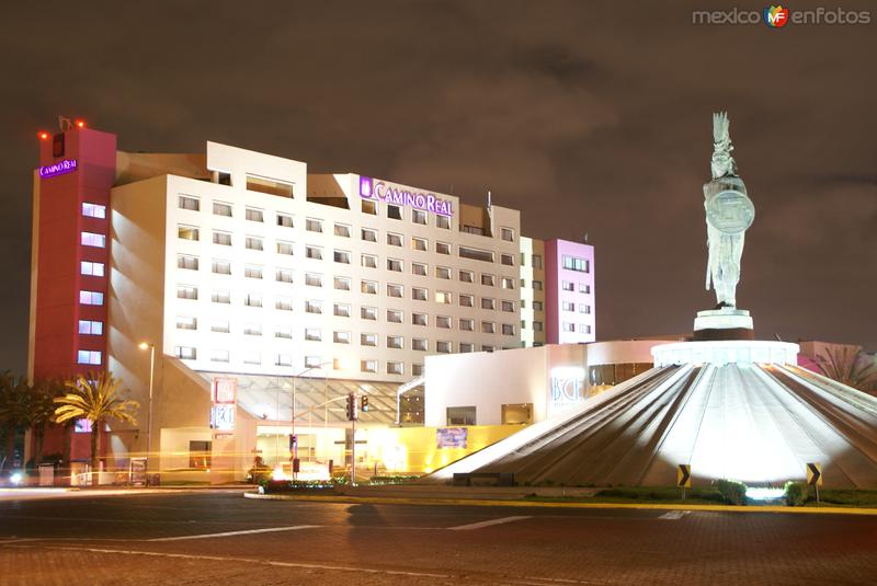 Fotos de Tijuana, Baja California: Monumento a Cuauhtemoc y el Hotel Camino Real