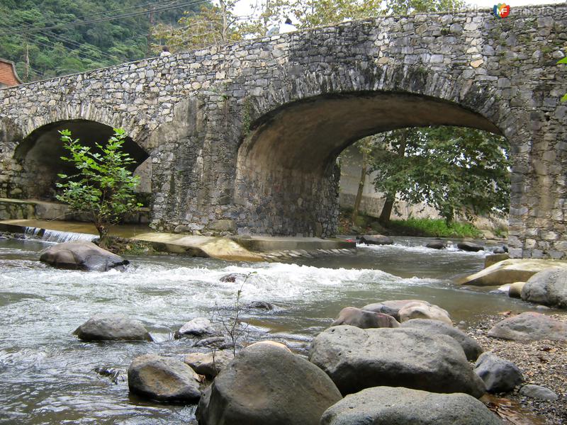 Fotos de Calnali, Hidalgo: PUENTE DE PIEDRA