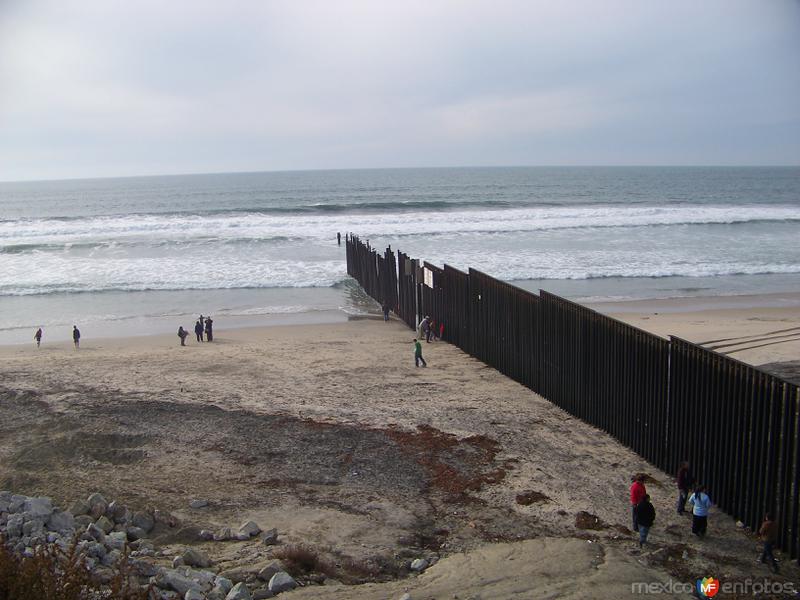 Fotos de Tijuana, Baja California: linea divisoria en el mar