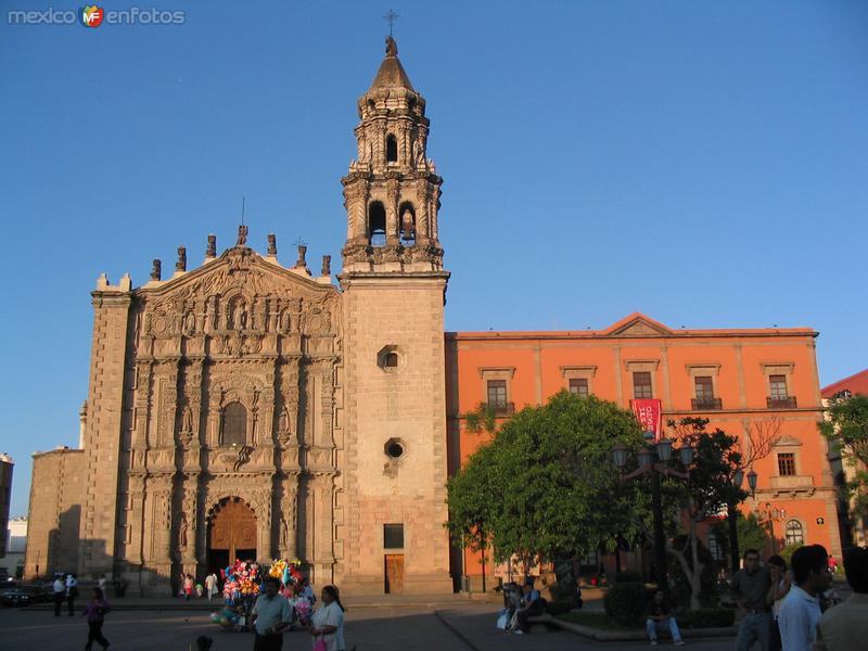 Fotos de San Luis Potosi, San Luis Potosi: Templo del Carmen y museo del Arte Virreinal