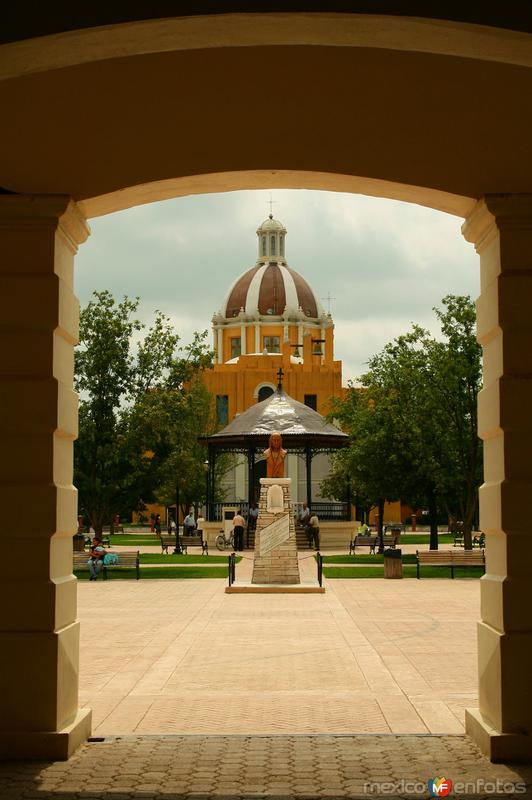 Fotos de Montemorelos, Nuevo León: PLAZA--- (VISTA DESDE LA PRESIDENCIA MUNICIPAL)