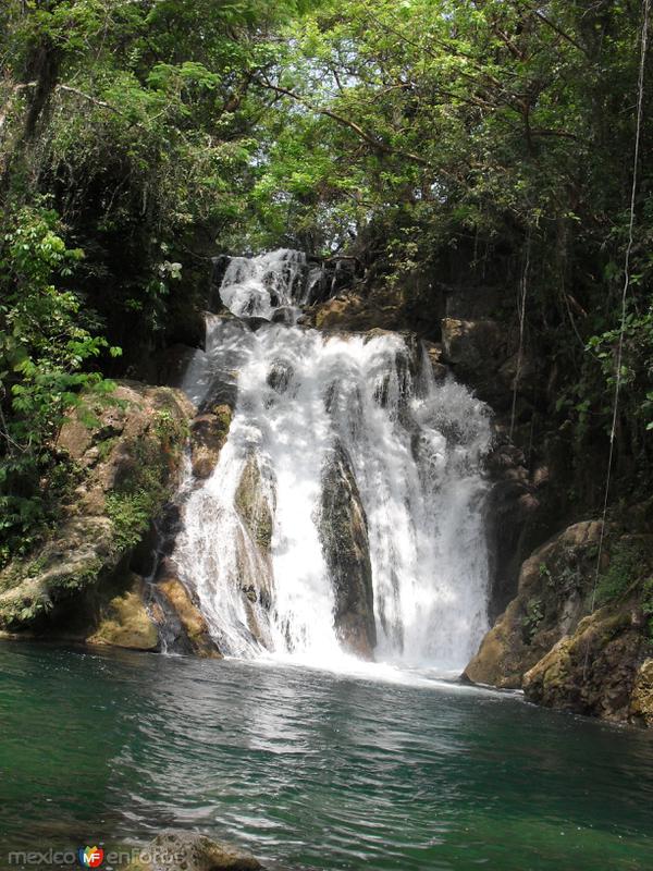 Fotos de Tamasopo, San Luis Potosí: cascada pequeña a la izquierda