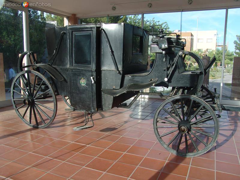 Fotos de Ciudad Juárez, Chihuahua: UACJ / ICSA. Carreta réplica de la transportó a Benito Juárez hasta Paso del Norte