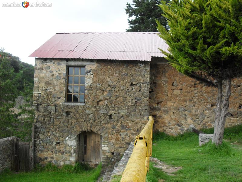 Fotos de Mineral Del Monte, Hidalgo: galerón fuera de la mina de acosta