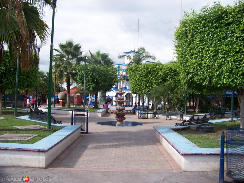 Fotos de San Blas, Nayarit: FUENTE EN LA PLAZA PRINCIPAL