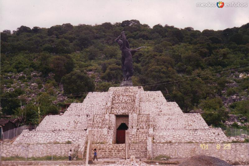 Fotos de Ixcateopan De Cuauhtémoc, Guerrero: Monumento al último emperador Azteca 