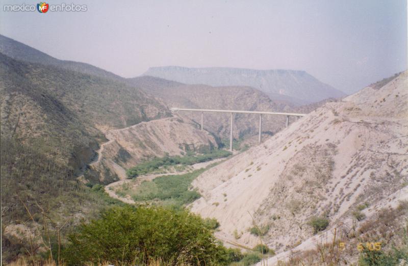 Fotos de San Pedro Tetitlán, Puebla: Panorámica de la cañada del Río Salado y el Puente Calapa. San Pedro Tetitlán, Puebla