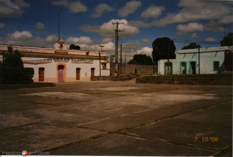 Fotos de Santa María Atlihuetzía, Tlaxcala: Plaza principal y casas antigüas. Santa María Atlihuetzía, Tlaxcala