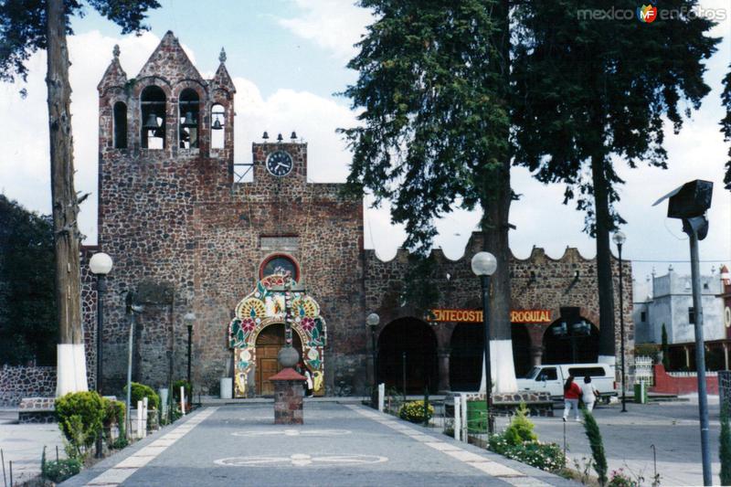 Fotos de San Mateo Atenco, México: Atrio y parroquia de San Mateo Atenco, Edo. de México