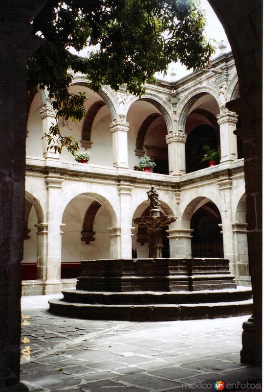 Fotos de Acámbaro, Guanajuato: Claustro del Ex-Convento de San Francisco. Siglo XVII. Acámbaro, Guanajuato