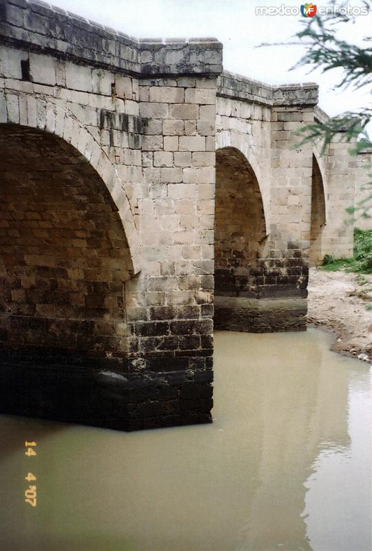 Fotos de Acámbaro, Guanajuato: Puente de piedra sobre el Río Lerma. Acámbaro, Guanajuato