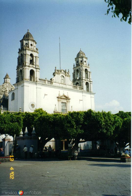 Fotos de Cuautla, Morelos: Parque central y templo de Santiago Apostol del siglo XVII. Cuautla, Morelos