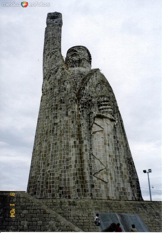 Fotos de Janitzio, Michoacán: Estatua y mirador de José Ma. Morelos en la Isla de Janitzio, Michoacán