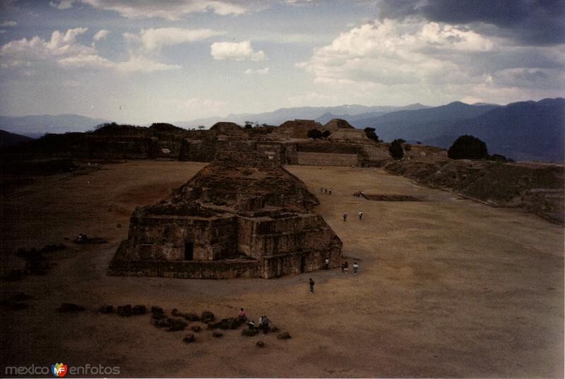 Fotos de Monte Albán, Oaxaca: La Gran Plaza. Zona Arqueológica de Monte Albán, Oaxaca