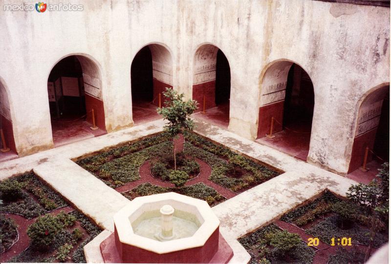 Fotos de Tepoztlán, Morelos: Fuente y claustro del ex-convento dominico de la Natividad, siglo XVI. Tepoztlán, Morelos