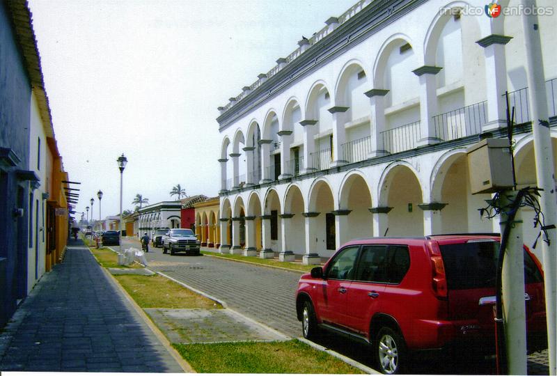 Fotos de Tlacotalpan, Veracruz: Calle típica con portales. Tlacotalpan, Veracruz