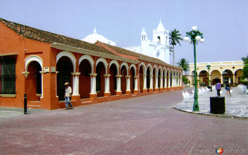 Fotos de Tlacotalpan, Veracruz: Portales y parroquia de Tlacotalpan, Veracruz