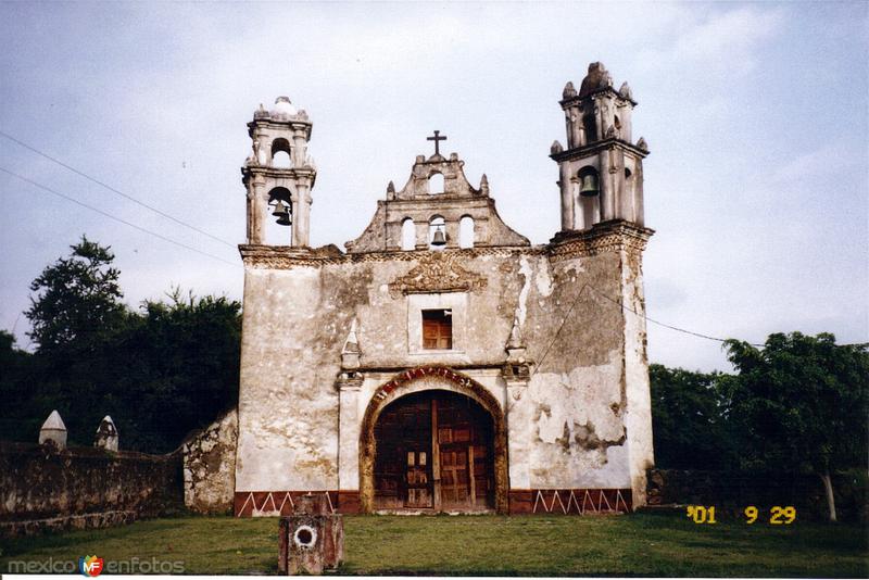 Fotos de Tlayacapan, Morelos: Atrio y capilla de Santiago de estilo barroco, siglo XVI. Tlayacapan, Morelos