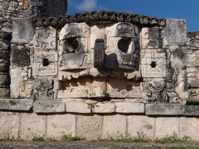 Fotos de Mayapán, Yucatán: La Sala de los Mascarones del Dios Chaac