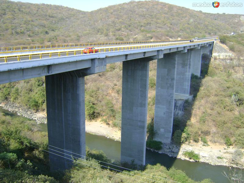 Fotos de Pueblo Viejo, Morelos: Puente sobre el Río Amacuzac en la autopista del Sol. Pueblo Viejo, Morelos