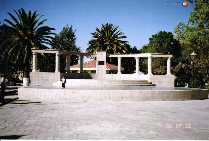 Fotos de Real De Asientos, Aguascalientes: Parque central y kiosco de Real de Asientos, Aguascalientes. 2007