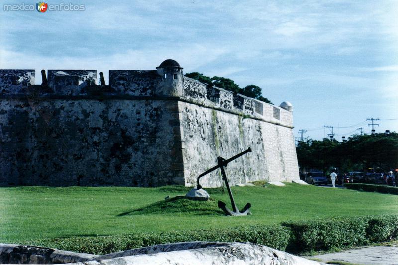 Fotos de Campeche, Campeche: Baluarte y muralla. Campeche, Campeche. 2004