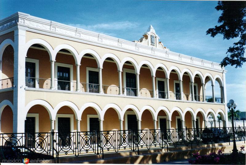 Fotos de Campeche, Campeche: Portales de la biblioteca del estado. Campeche, Campeche. 2004