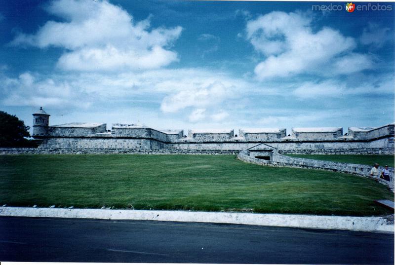 Fotos de Campeche, Campeche: Fuerte de San Miguel que alberga el Museo de la Cultura Maya. Campeche, Campeche. 2004