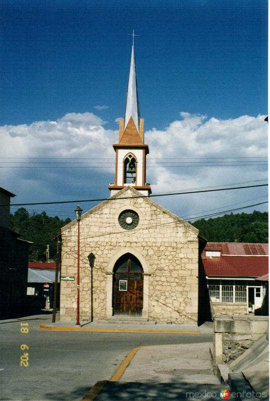 Fotos de Creel, Chihuahua: Misión jesuita de estilo neogótico. Creel, Chihuahua. 2002