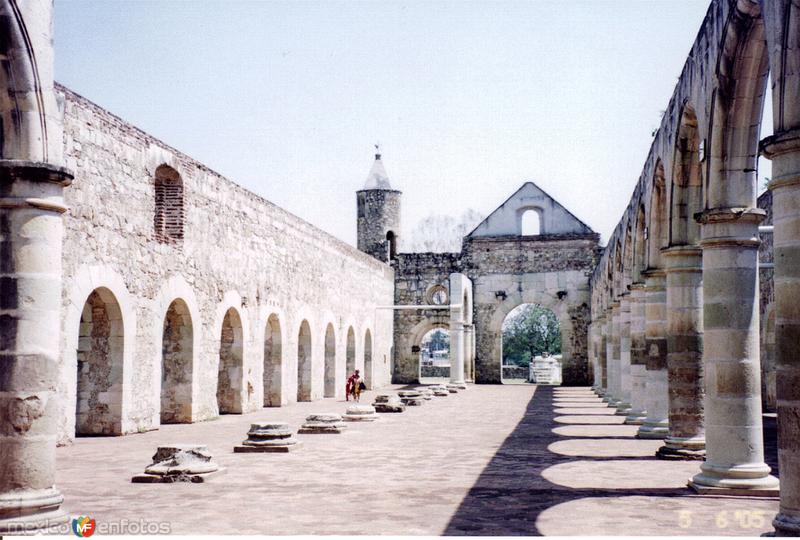 Fotos de Cuilapam De Guerrero, Oaxaca: Ex-convento dominico de Santiago Apostol (1555). Cuilapam de Guerrero, Oaxaca. 2005