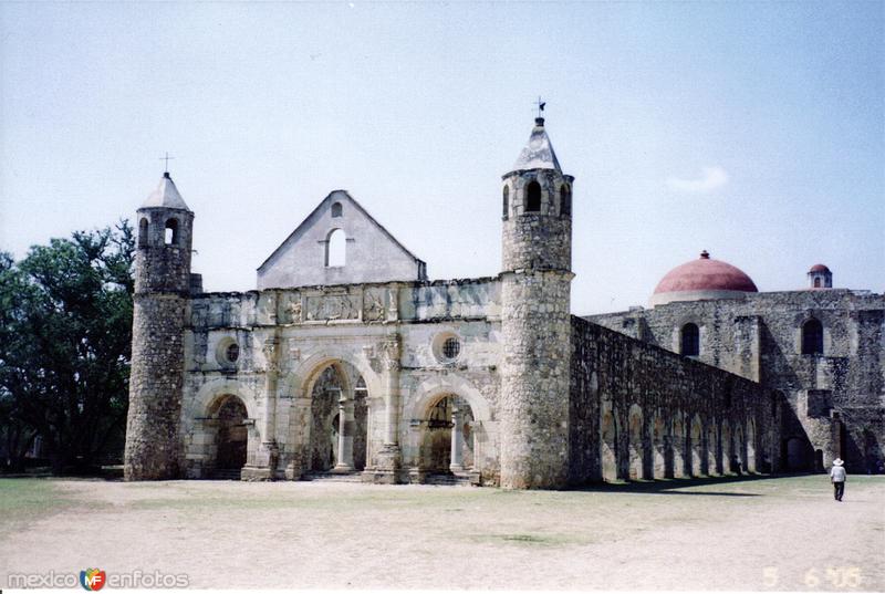 Fotos de Cuilapam De Guerrero, Oaxaca: Ex-convento de planta basilical (1555). Cuilapam de Guerrero, Oaxaca. 2005