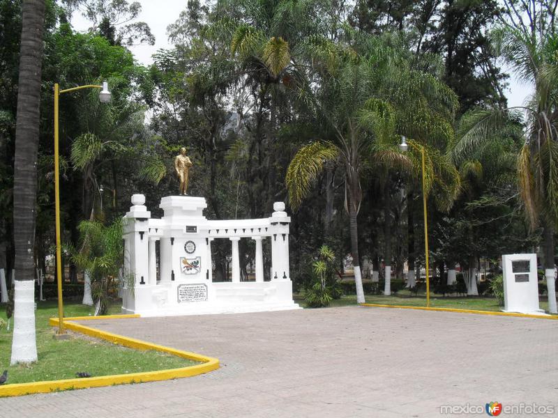 Fotos de Ciudad Mendoza, Veracruz: El emiciclo a Juarez