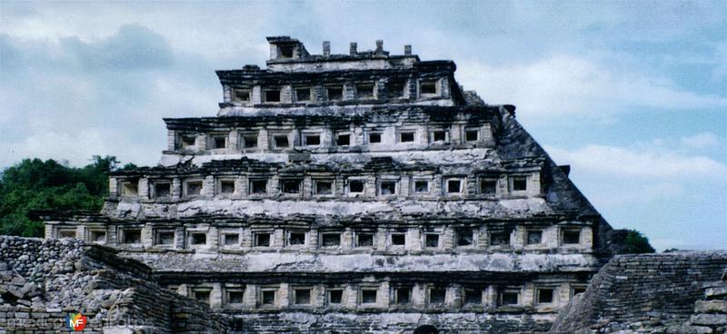 Fotos de El Tajín, Veracruz: La pirámide de los nichos. El Tajín, Veracruz. 2002