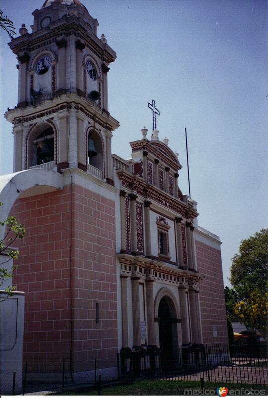 Fotos de Huitzuco De Los Figueroa, Guerrero: Templo del Sr. Santiago, siglo XVIII. Huitzuco, Guerrero. 2004