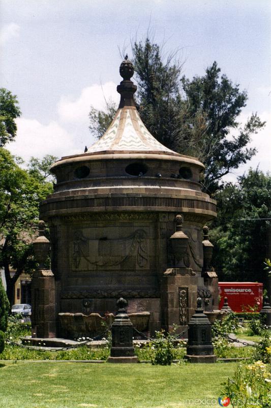 Fotos de San Luis Potosi, San Luis Potosi: Caja de Agua (siglo XIX). San Luis Potosí. 2003