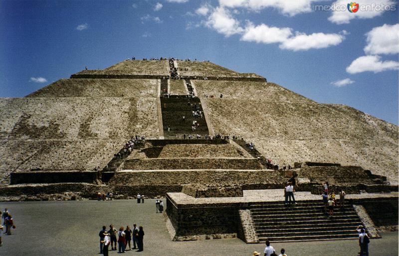 Fotos de Teotihuacán, México: La Pirámide del Sol. Zona arqueológica de Teotihuacán. 1994