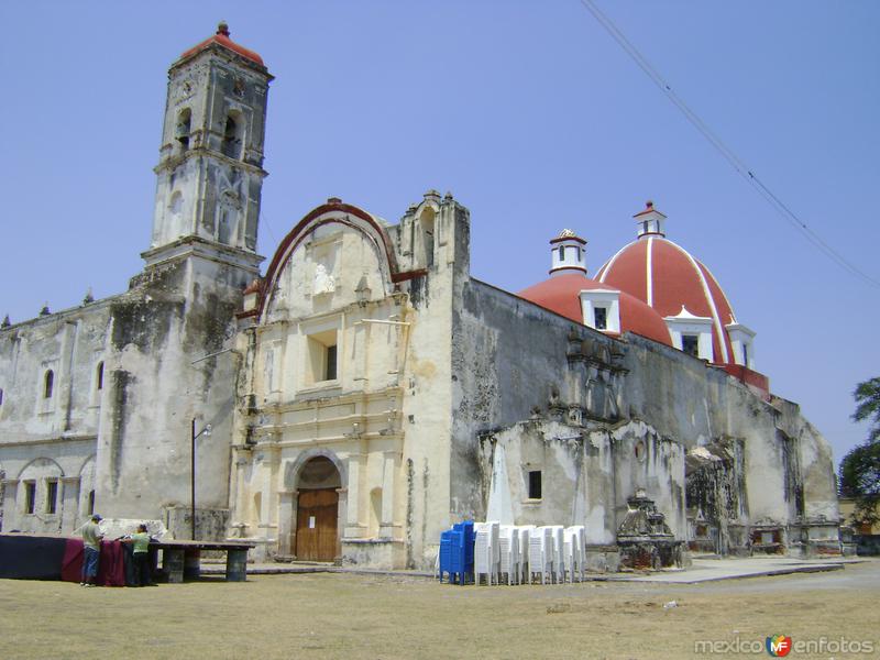 Fotos de Jonacatepec, Morelos: Fachada del ex-convento de Jonacatepec (Siglo XVI). Enero/2011